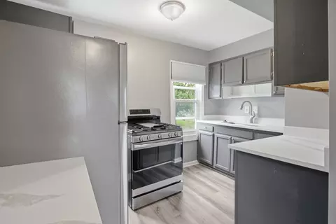 23060 Bernard St, Taylor, MI 48180