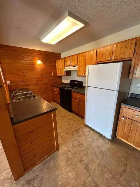 Cedar St, Brandon, IA 52210