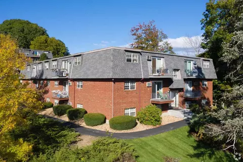 100 Whitehall Rd, Amesbury, MA 01913