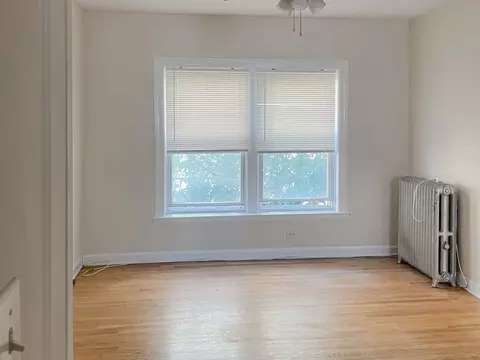 3912 N Pine Grove Ave, Chicago, IL 60613