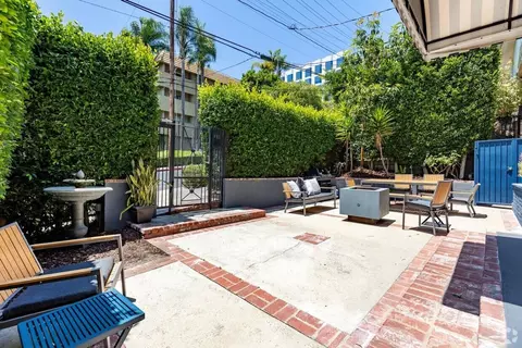 990 Palm Ave, West Hollywood, CA 90069