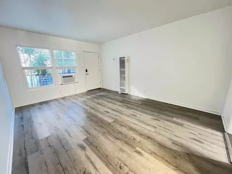 990 Palm Ave, West Hollywood, CA 90069