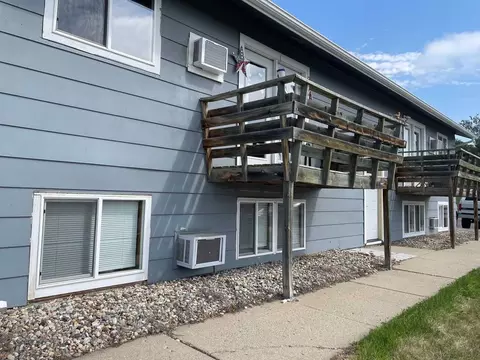 1200 Glacial Dr, Minot, ND 58703