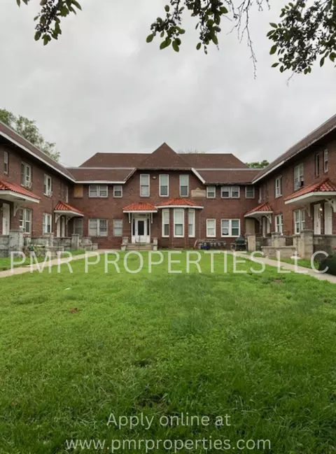 119 S 8th St, Council Bluffs, IA 51501