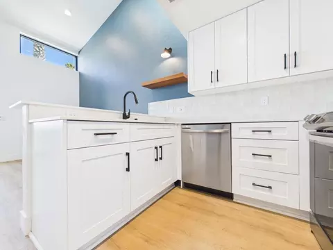 7606 Girard Ave, La Jolla, CA 92037
