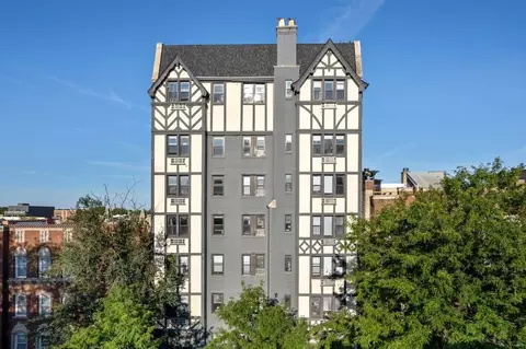 5718 N Winthrop Ave, Chicago, IL 60660