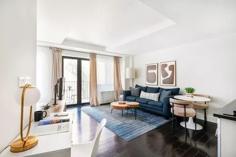 809 9th Ave, New York, NY 10019