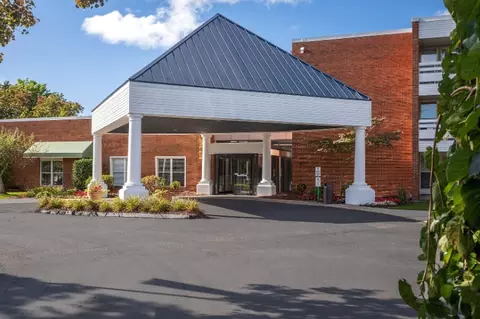 28301 Franklin Rd, Southfield, MI 48034