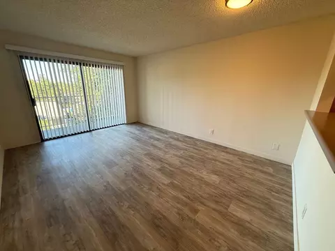 10418 Scoville Ave, Sunland, CA 91040