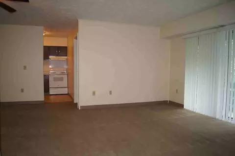 1300 Lee Dr, Carnot-moon, PA 15108