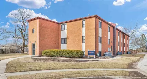 6 Willedrob Rd, Bloomington, IL 61701