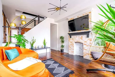 Henrietta St, Columbus, OH 43215