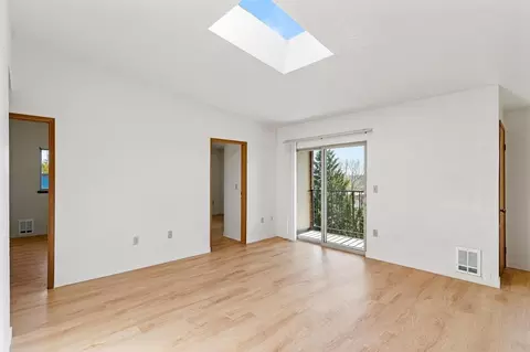 4253 7th Ave NE, Seattle, WA 98105