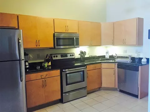 10 Manomet St, New Bedford, MA 02746