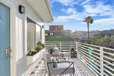 24 Breeze Ave, Los Angeles, CA 90291