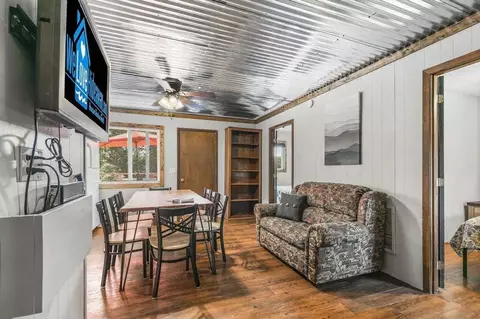 1715 Hideaway Rd, Galena, MO 65656