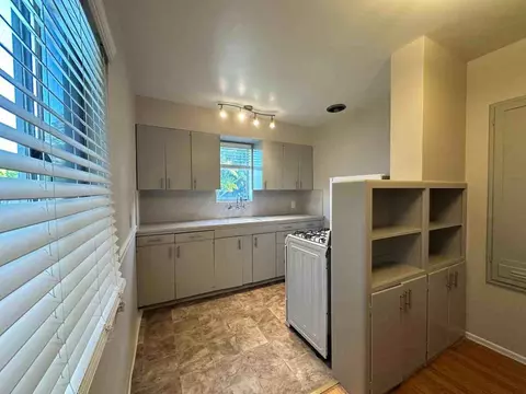 5488 5492 Carlson Dr, Sacramento, CA 95819