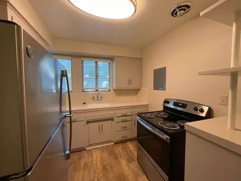 5488 5492 Carlson Dr, Sacramento, CA 95819