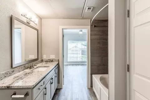 9701 Meyer Forest Dr, Houston, TX 77096 photo 13