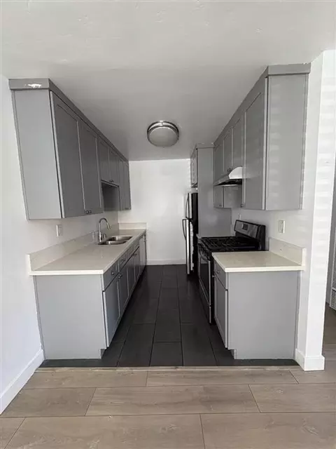 445 Rose Ave, Long Beach, CA 90802 photo 3