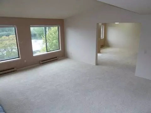 7000 Roosevelt Way NE, Seattle, WA 98115
