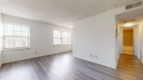 811 E Armour Blvd, Kansas City, MO 64109