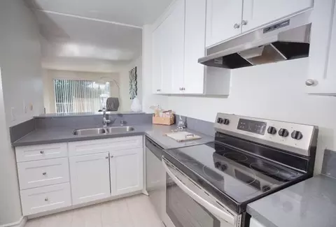 12325 Chandler Blvd, Los Angeles, CA 91607