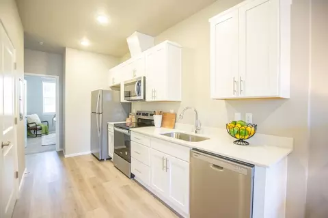 421 NE 80th Ave, Hillsboro, OR 97006