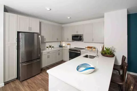 21 Executive Dr, Stoneham, MA 02180 photo 2