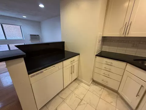 70 Lafayette Ave, Chelsea, MA 02150