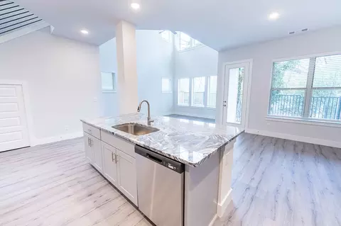 2603 W Davis St, Dallas, TX 75211