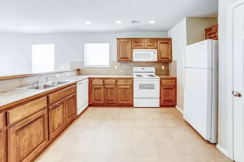 2993 29932995 Cd, Catoosa, OK 74015