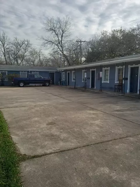 707 Texas Ave, La Marque, TX 77568