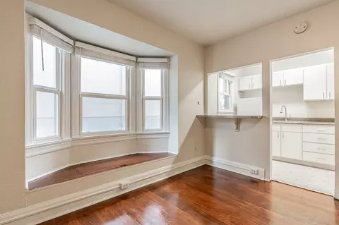 527 Eastlake Ave E, Seattle, WA 98109
