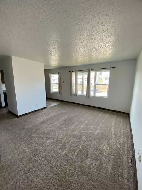 401 Melody Ln, Marshalltown, IA 50158