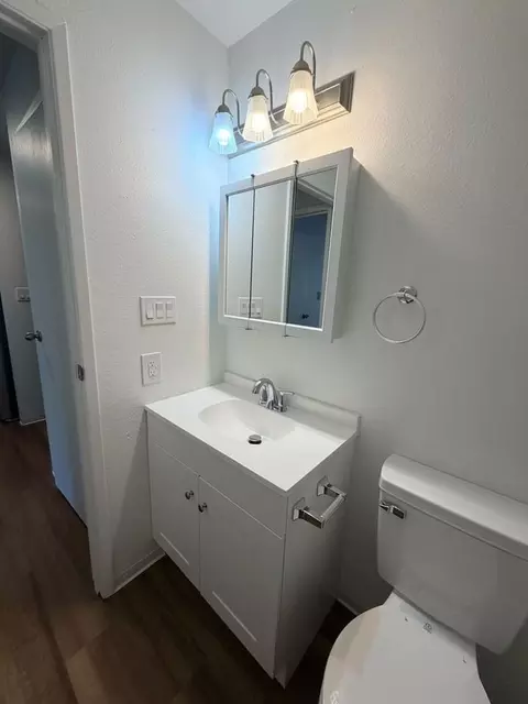 11119 Woodinville Dr, Bothell, WA 98011