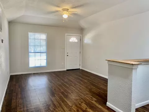 1628 Gordon St, San Marcos, TX 78666