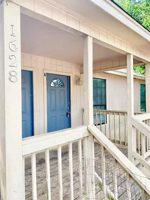 1628 Gordon St, San Marcos, TX 78666
