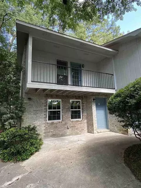 417 Old Trolley Rd, Summerville, SC 29485