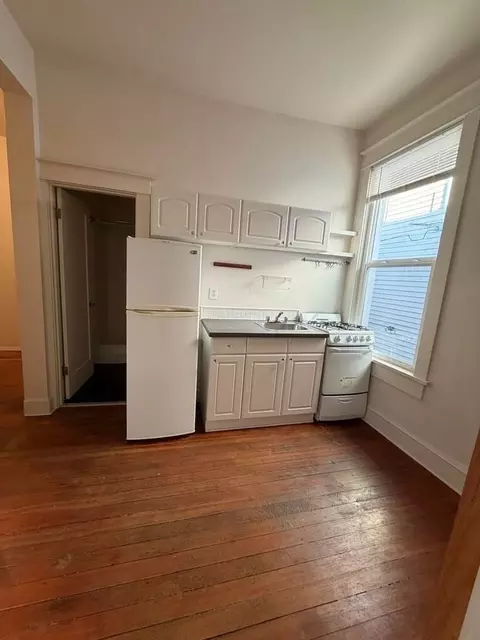 1050 N 36th St, Seattle, WA 98103