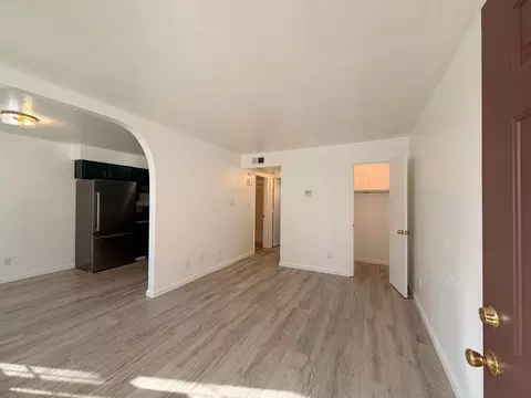 1021 Coal Ave SW, Albuquerque, NM 87102
