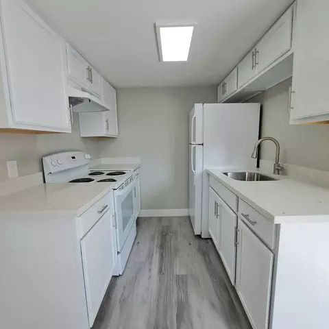 2556 Van Patten St, Winchester, NV 89109