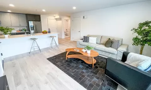 9021 17th Ave SW, Seattle, WA 98106