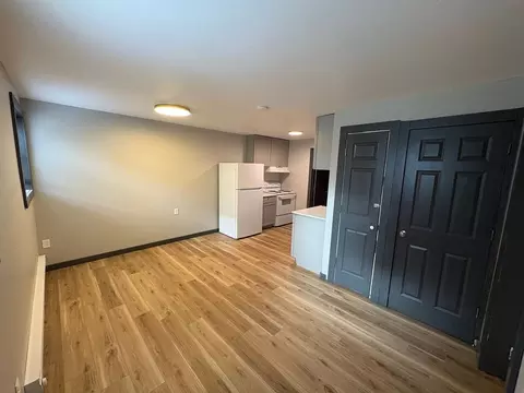 709 W 3rd St, Waterloo, IA 50701