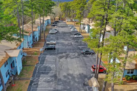 15 Pivot Rock Rd, Eureka Springs, AR 72632