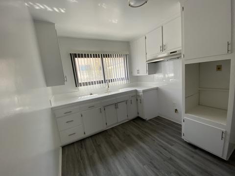 8200 W Manchester Ave, Los Angeles, CA 90293