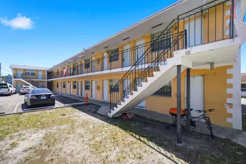 750 NW 56th St, Miami, FL 33127