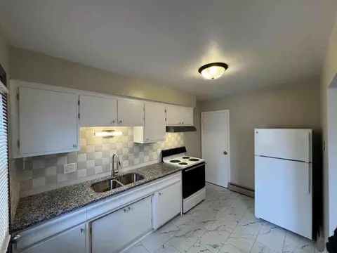 421 Burlington Ave, Downers Grove, IL 60515