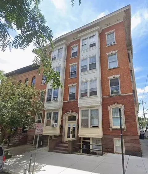 176 Chestnut St, Albany, NY 12210