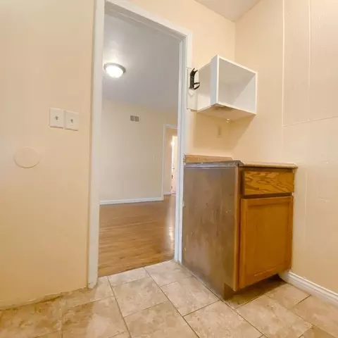 4815 Ames Ave, Omaha, NE 68104